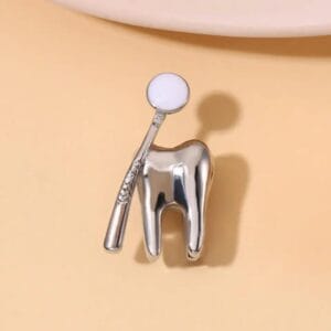 Broche Diente plateado
