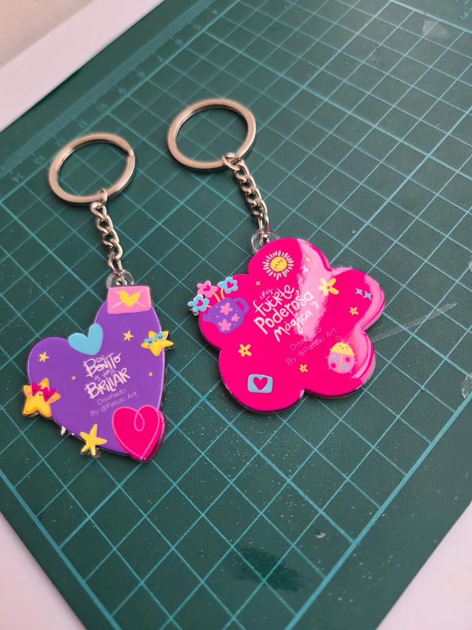 Llavero personalizado rosado PinChees